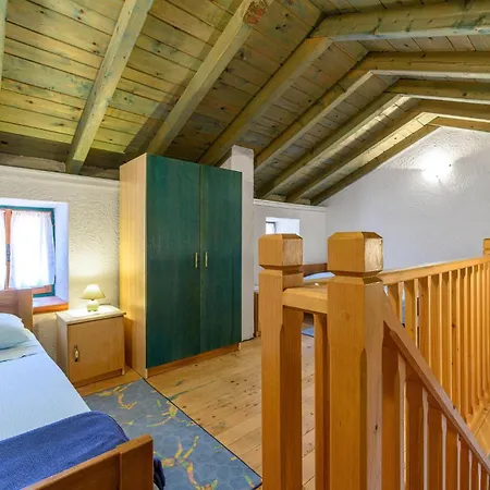 別荘 One-bedroom With A Fireplace 03 ヤドリヤ