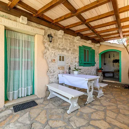 One-bedroom With A Fireplace 03 亚德里亚