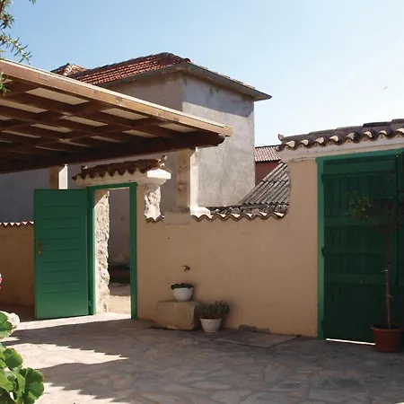 度假居 One-bedroom With A Fireplace 03 *